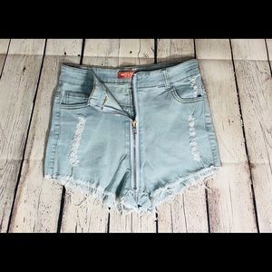Zipped down denim shorts